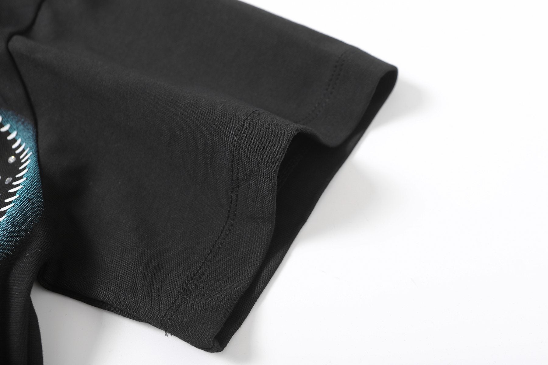 MIXED EMOTION Angel Graphic Short-Sleeve T-Shirt — detail