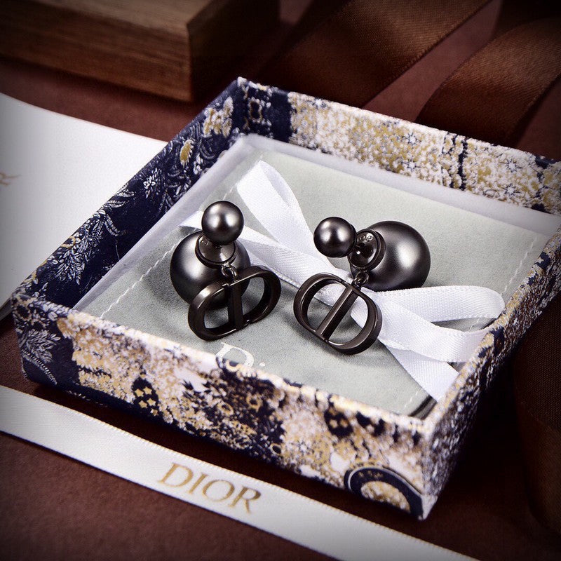 Dior Tribales Grey Pearl 18K Gold Earrings
