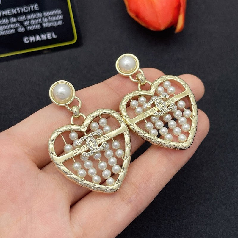 Chanel Gold Heart Pearl 18K Gold Earrings