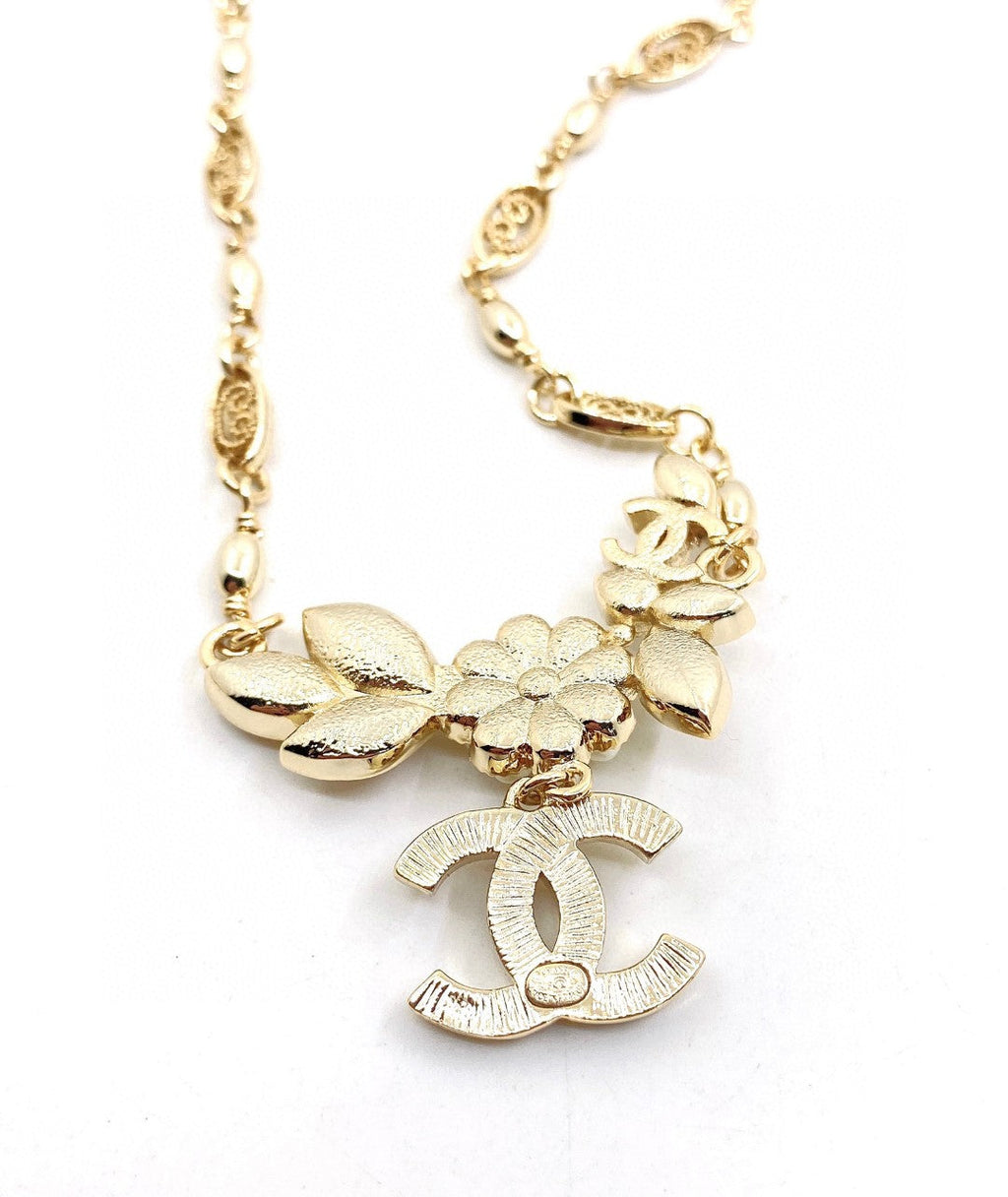 Chanel Flower Diamond 18K Gold Necklace