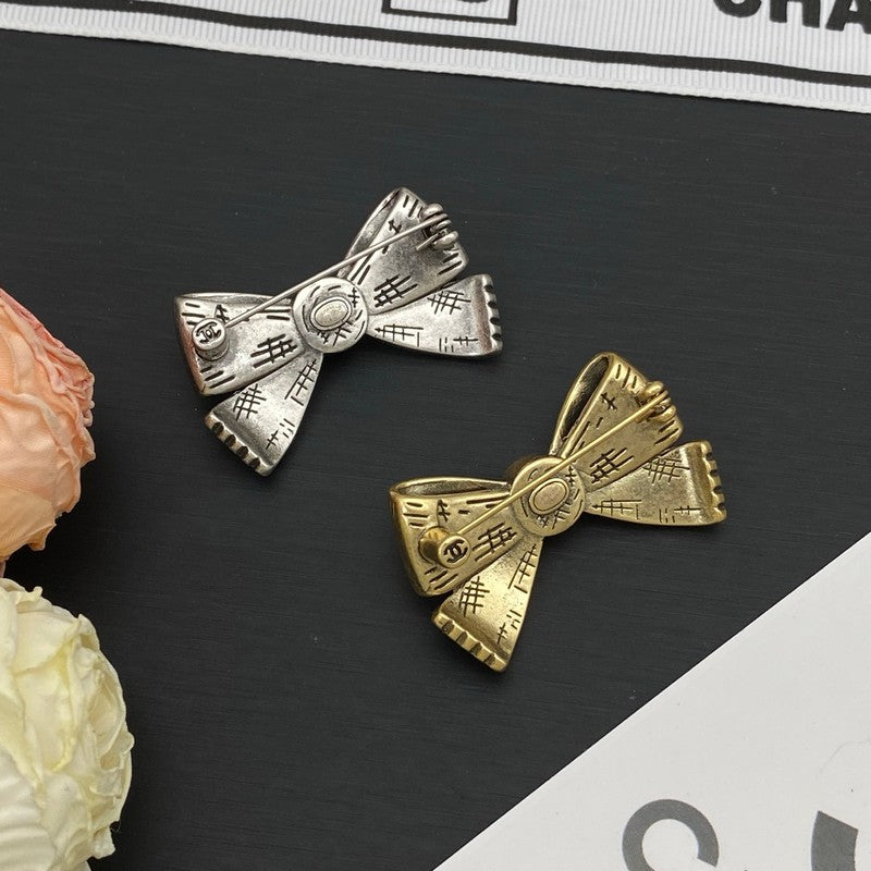 Chanel Bow Tie Pearl Gold 18K Gold Brooch